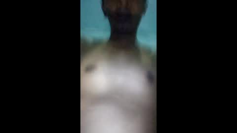 Snapshot of roniyxx chatting on 12-14-25, 04:56 ronzxxx online show from 12-14-25, 04:56