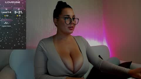 Snapshot of ronnie__g chatting on 10-06-25, 08:17 Veronica    MY INST ronnieglace13 online show from 10-06-25, 08:17