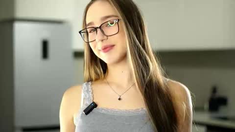 Veronica online show from 11-19-25, 12:05