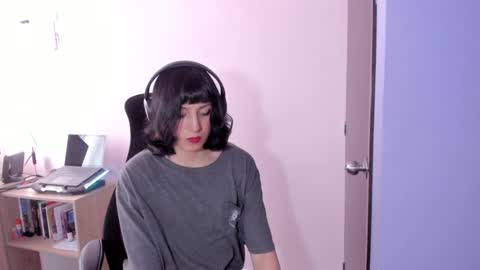 Twelve 3 Inst Twelve 312002 Twitter Room312 2002 online show from 01-12-25, 09:29