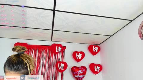 Snapshot of rooxxyy_ chatting on 02-22-25, 12:16    online show from 02-22-25, 12:16