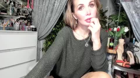 Snapshot of rora_ chatting on 02-10-25, 10:40 Aurora online show from 02-10-25, 10:40