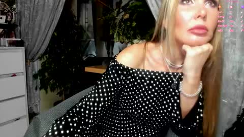 Snapshot of rora_ chatting on 10-20-25, 09:59 Aurora online show from 10-20-25, 09:59