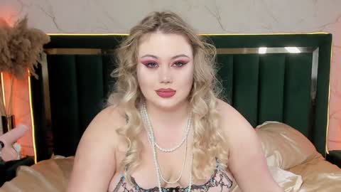 Chloe online show from 01-22-25, 12:38