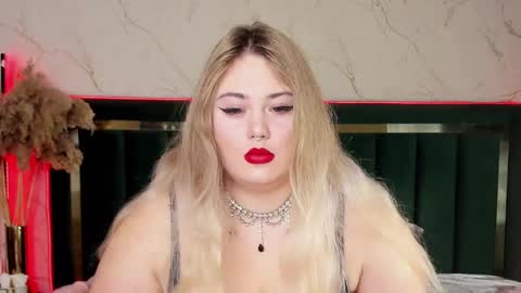 Chloe online show from 03-06-25, 09:53