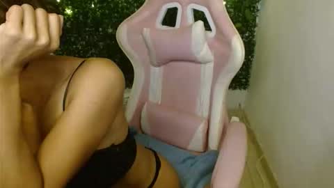 Snapshot of rosa_skinny chatting on 03-06-26, 01:24 rosa online show from 03-06-26, 01:24