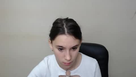 Rose online show from 09-19-25, 06:37