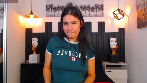 Snapshot of rosaliea chatting on 04-16-26, 09:39 R O S A L I A online show from 04-16-26, 09:39