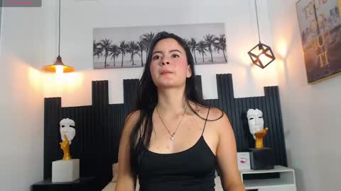 Snapshot of rosaliea chatting on 04-28-26, 08:58 R O S A L I A online show from 04-28-26, 08:58