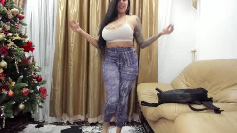 Snapshot of rosasweet02 chatting on 01-20-25, 02:32 Rosa online show from 01-20-25, 02:32