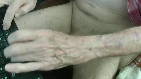 Snapshot of rosco26 chatting on 01-22-25, 06:31 Rosco online show from 01-22-25, 06:31