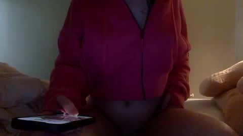 Snapshot of rose202555555 chatting on 09-23-25, 10:18 Rose online show from 09-23-25, 10:18