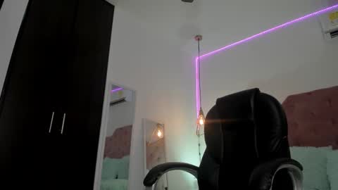 Snapshot of rose__monroe chatting on 11-01-25, 08:00 rose__monroe online show from 11-01-25, 08:00