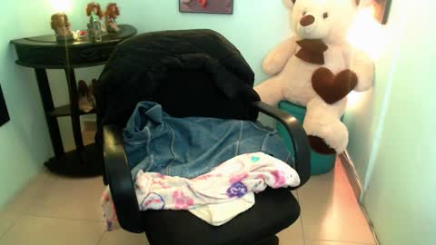 Snapshot of rose_celina chatting on 02-07-25, 07:27 Rose online show from 02-07-25, 07:27