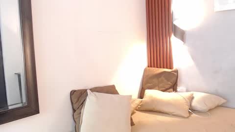 rose_crimson online show from 12-15-25, 11:42