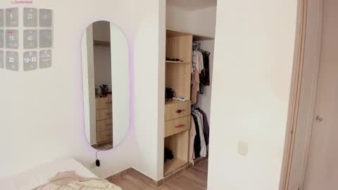 Jhoan Alexis online show from 10-24-25, 03:52