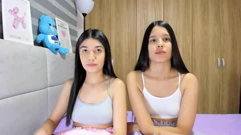 Rose y Miah online show from 04-06-26, 02:31