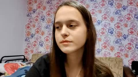 Snapshot of roseannehensle chatting on 11-26-25, 05:19 Sophie online show from 11-26-25, 05:19