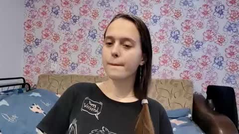 Snapshot of roseannehensle chatting on 11-27-25, 01:40 Sophie online show from 11-27-25, 01:40