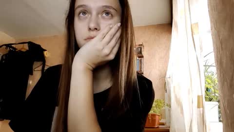 Snapshot of roseannehensle chatting on 12-01-25, 01:21 Sophie online show from 12-01-25, 01:21