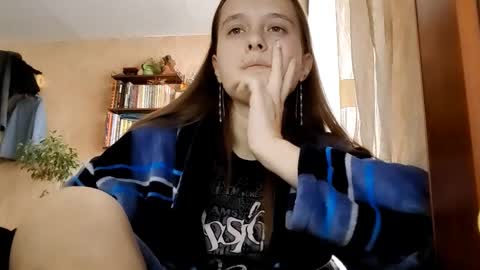 Snapshot of roseannehensle chatting on 12-15-25, 05:34 Sophie online show from 12-15-25, 05:34