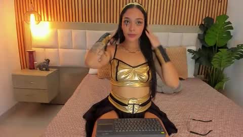 roseaurora online show from 10-31-25, 01:01