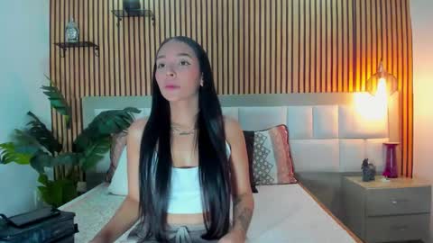 Snapshot of roseaurora chatting on 12-15-25, 12:31 roseaurora online show from 12-15-25, 12:31