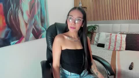 Snapshot of roseaurora chatting on 12-17-25, 01:06 roseaurora online show from 12-17-25, 01:06