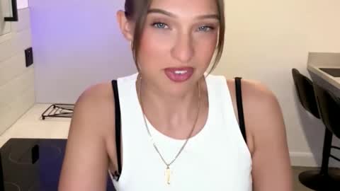 Bella  online show from 09-26-25, 03:16