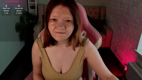 Snapshot of rosebloomx chatting on 05-24-26, 10:09 Rose online show from 05-24-26, 10:09