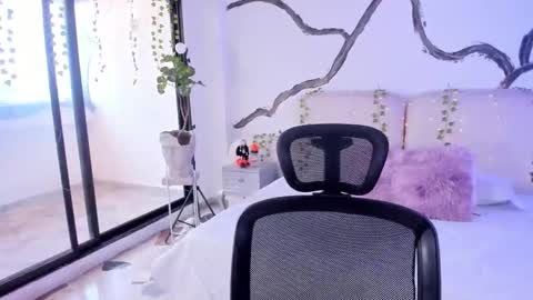 Rose online show from 10-30-25, 01:45