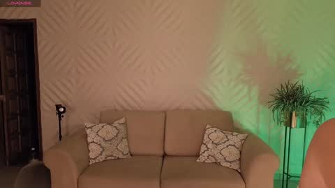 Snapshot of roseferrera chatting on 01-20-25, 01:28 Rose online show from 01-20-25, 01:28