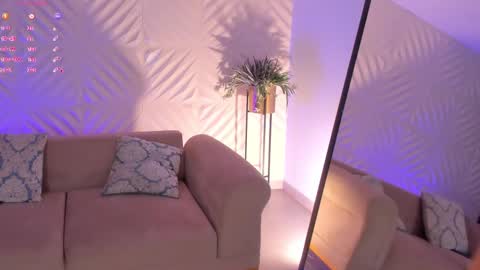 Snapshot of roseferrera chatting on 03-09-25, 12:10 Rose online show from 03-09-25, 12:10