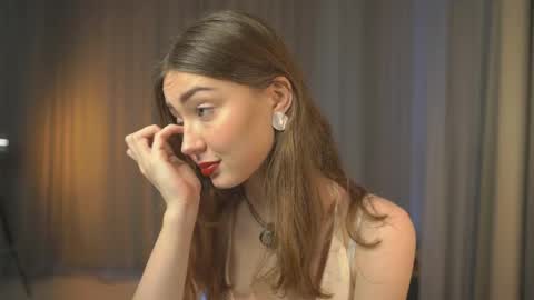 Elsa online show from 12-04-25, 04:11