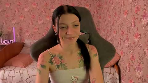 Snapshot of roselolly chatting on 10-20-25, 06:25 Lola online show from 10-20-25, 06:25