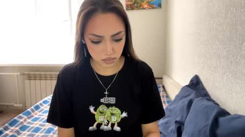 Snapshot of rosenavillifana chatting on 10-15-25, 10:59 Mimi online show from 10-15-25, 10:59