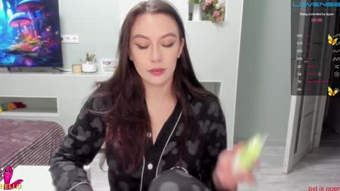 Snapshot of rosepage chatting on 12-29-24, 11:39 Julia online show from 12-29-24, 11:39