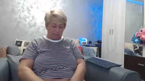 Lovepinklilly online show from 11-12-25, 06:08