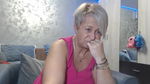 Lovepinklilly online show from 11-30-25, 06:01