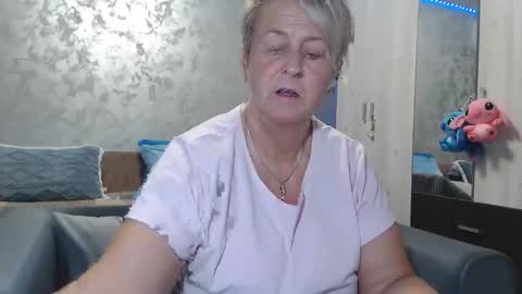 Lovepinklilly online show from 02-08-26, 06:22