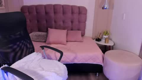 Rose Taylor online show from 04-25-26, 02:25