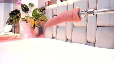 Snapshot of rosetemple chatting on 09-28-25, 05:13 Rose online show from 09-28-25, 05:13