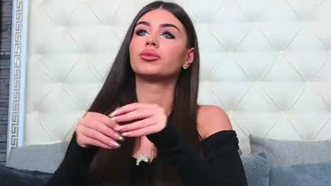 Snapshot of rosevanessa chatting on 06-11-26, 05:49 Gabriela online show from 06-11-26, 05:49