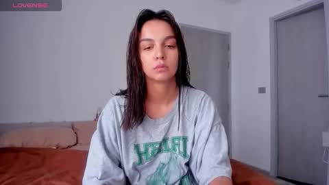 Roshelle online show from 11-24-25, 04:45