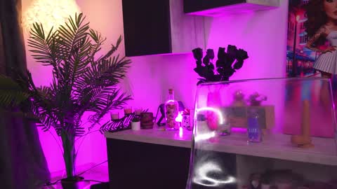 Snapshot of roshen_amira chatting on 01-08-25, 01:42 Amii online show from 01-08-25, 01:42