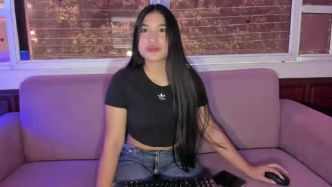 Snapshot of rosie_chell chatting on 05-03-26, 11:49 Rosie online show from 05-03-26, 11:49