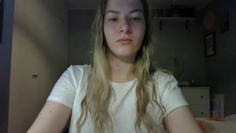 Snapshot of rosie_june chatting on 10-28-25, 07:45 Rosie online show from 10-28-25, 07:45