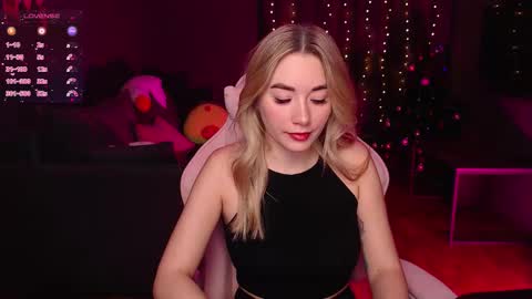 Snapshot of rosie_mac chatting on 01-13-26, 01:33 Rosie online show from 01-13-26, 01:33