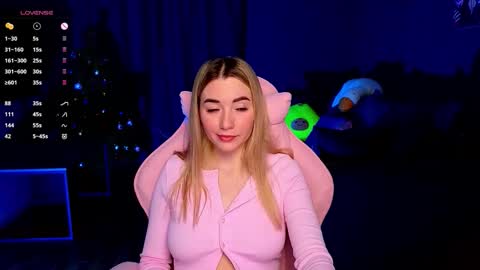 Snapshot of rosie_mac chatting on 02-11-26, 02:16 Rosie online show from 02-11-26, 02:16