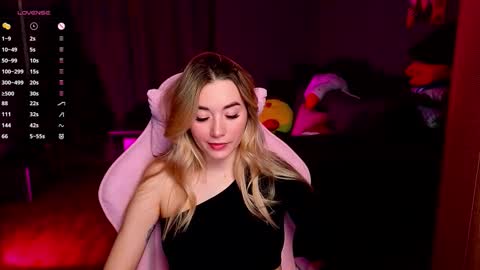 Snapshot of rosie_mac chatting on 03-04-26, 01:44 Rosie online show from 03-04-26, 01:44